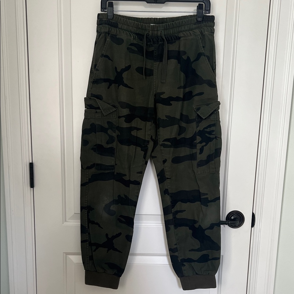 Aritzia TNA Camouflage Cargo Pants